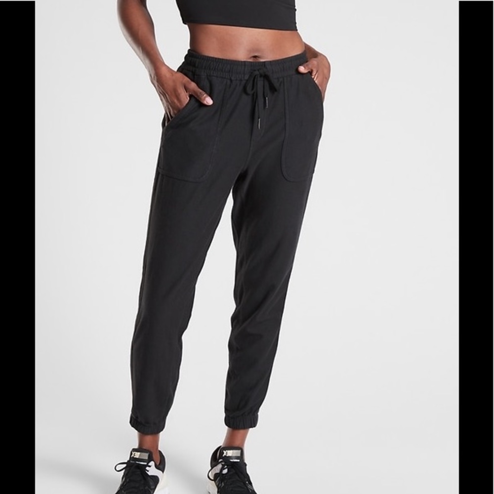 EUC Athleta Farallon Jogger size 6